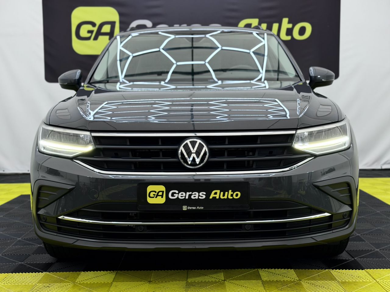 Volkswagen Tiguan | 1