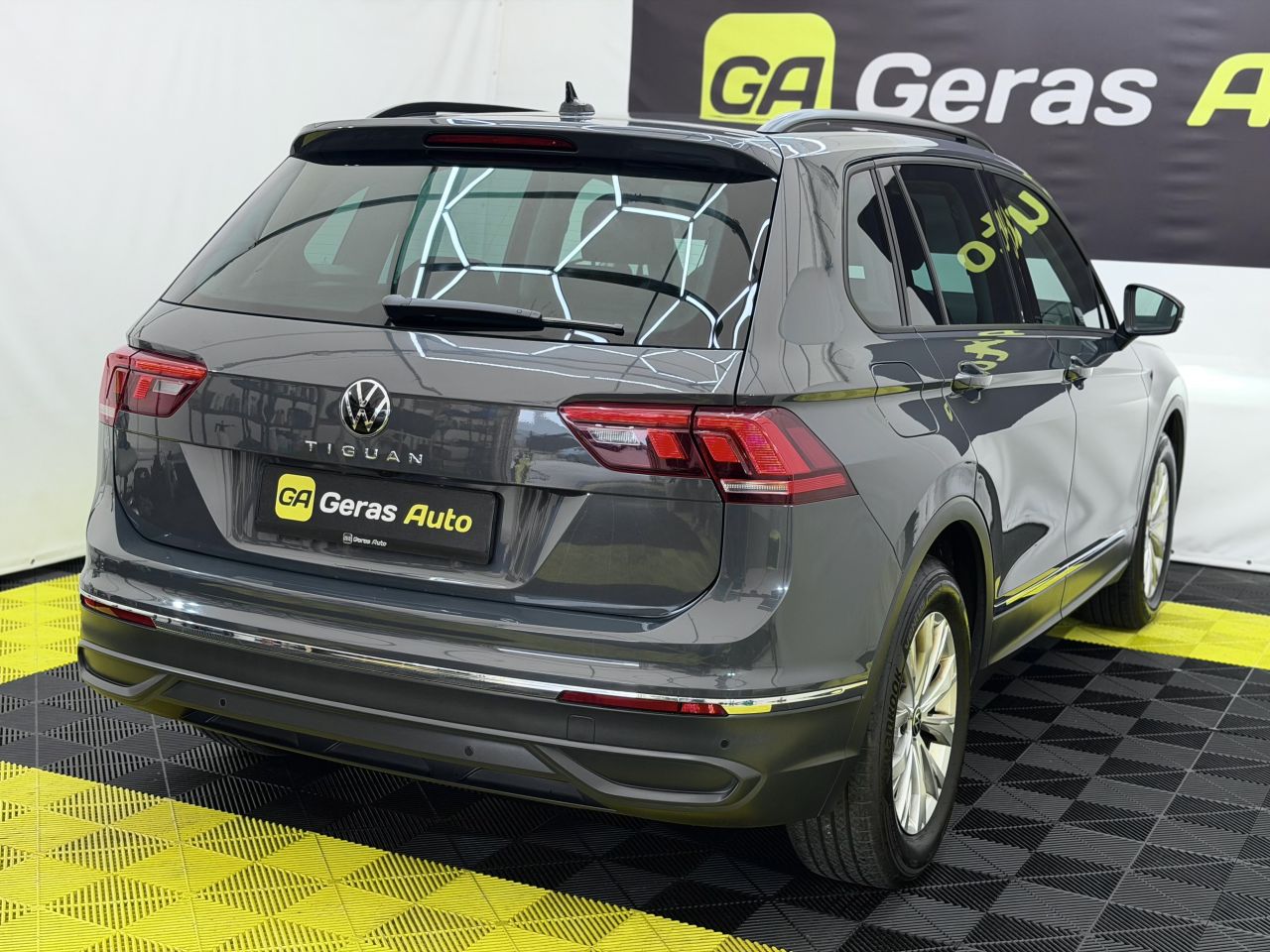 Volkswagen Tiguan | 5
