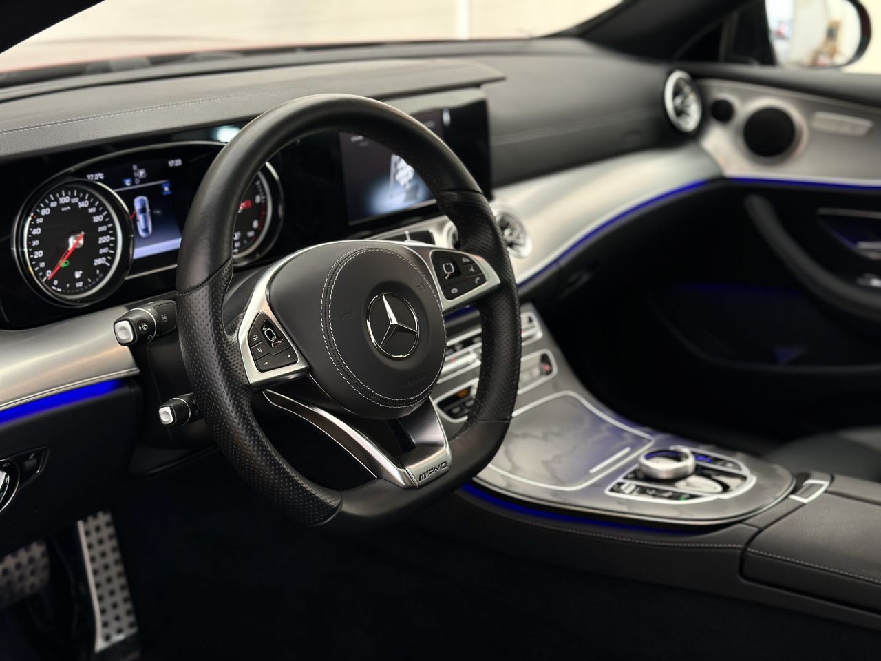 Mercedes-Benz E220 | 8