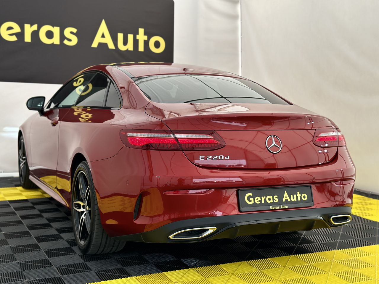 Mercedes-Benz E220 | 3