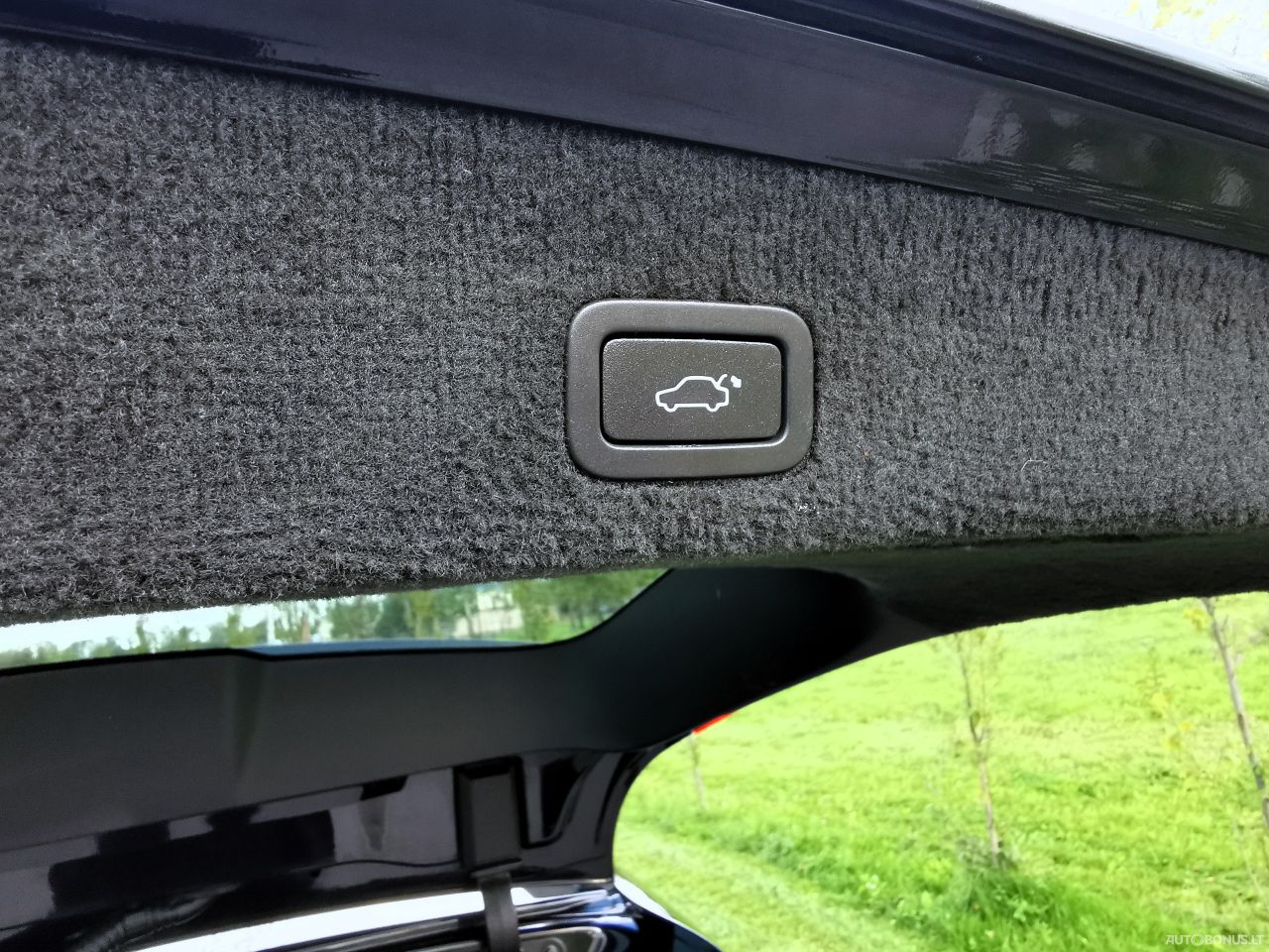 Volvo XC70 | 9