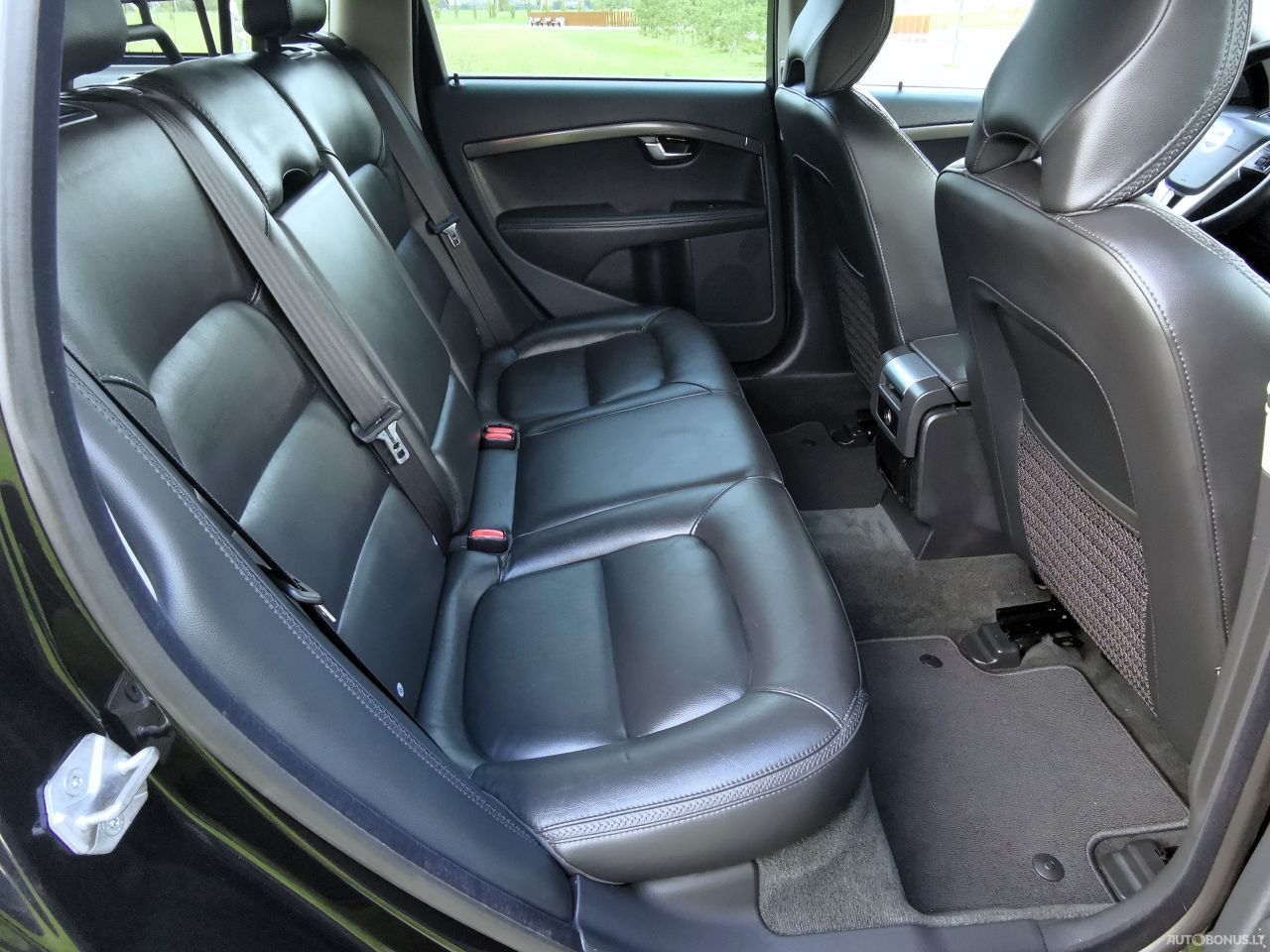 Volvo XC70 | 11