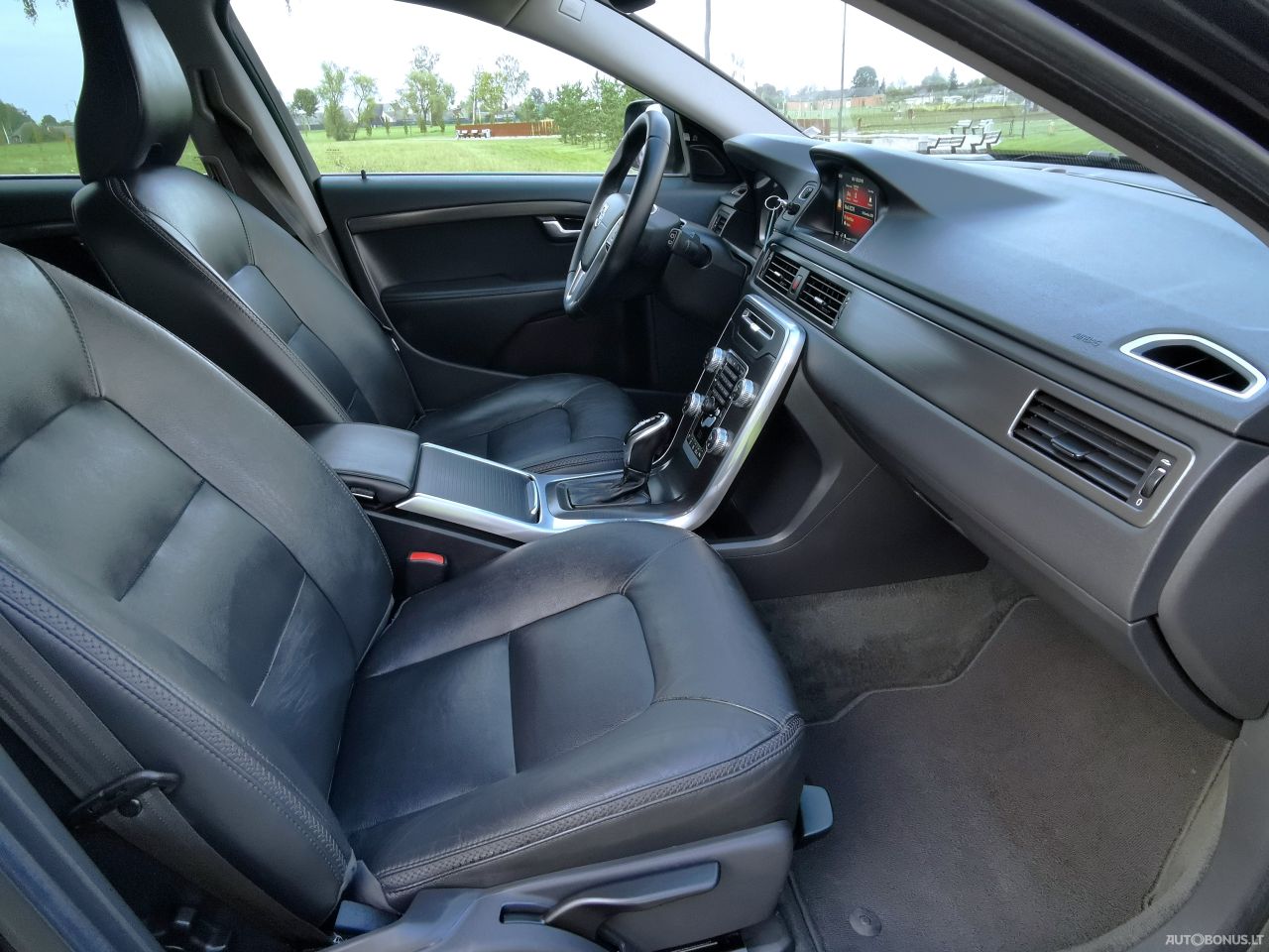 Volvo XC70 | 12