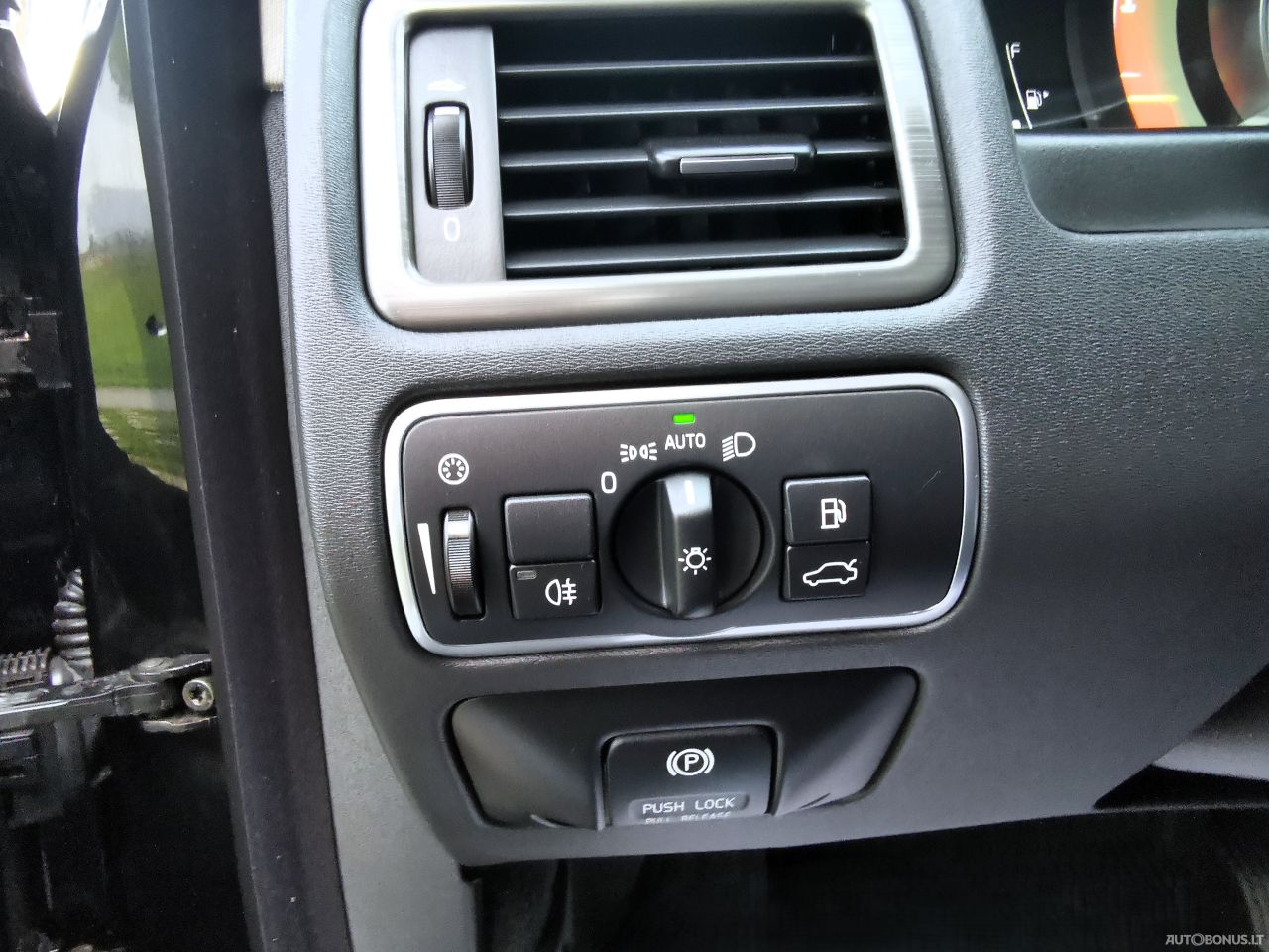 Volvo XC70 | 35