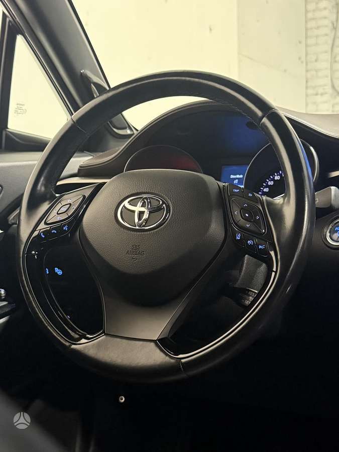 Toyota C-HR | 10