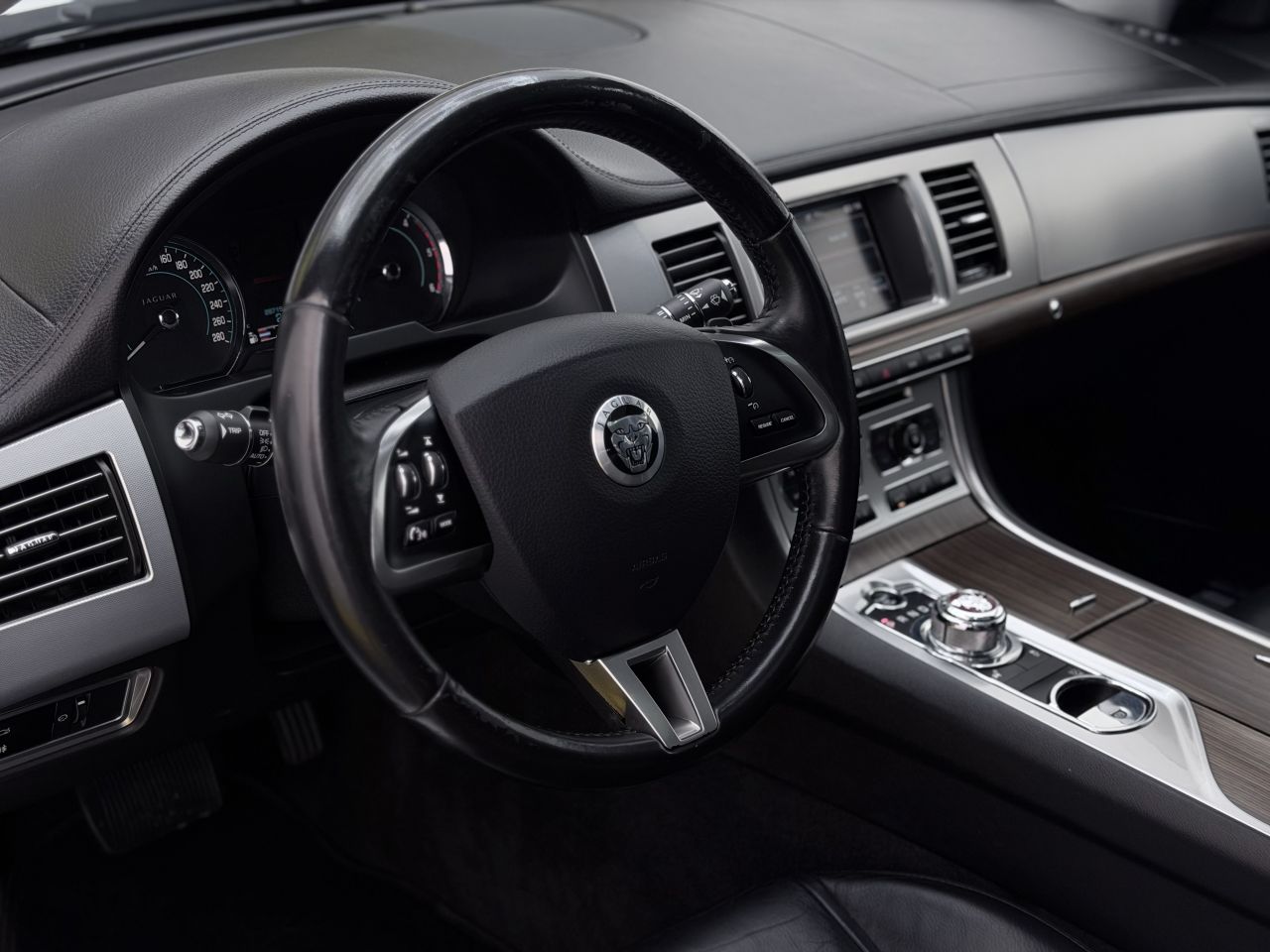 Jaguar XF | 8