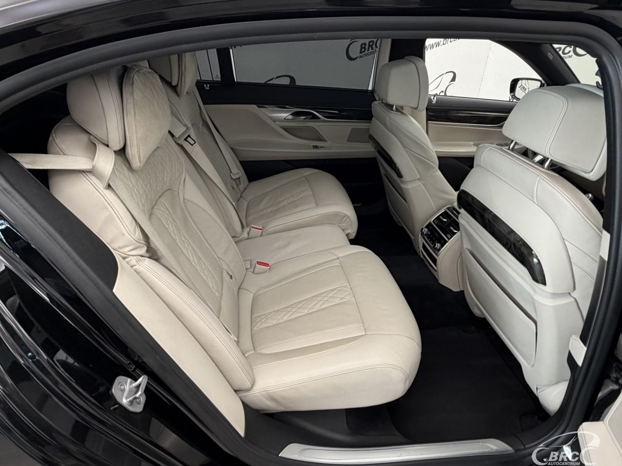 BMW 740 | 12