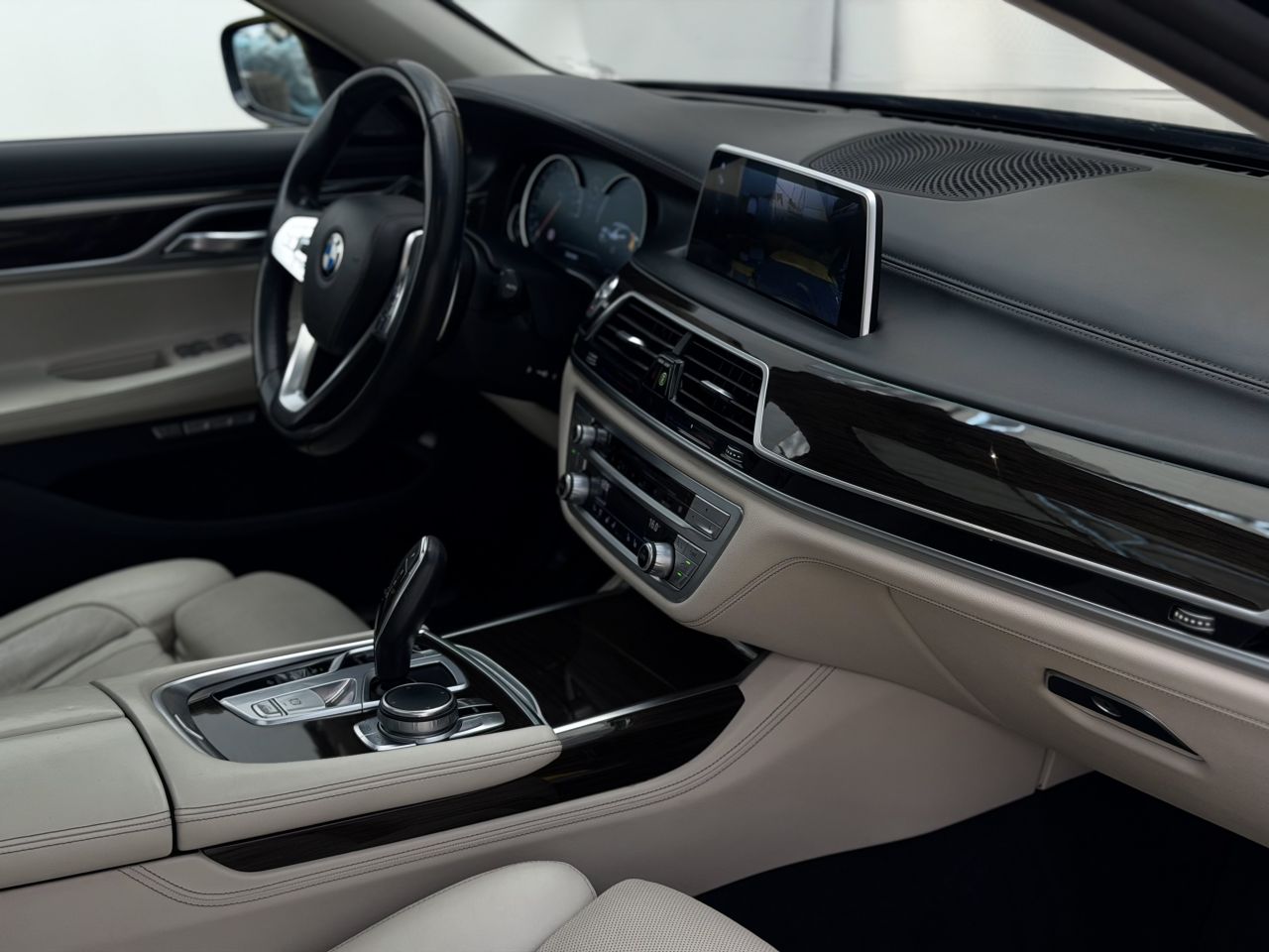BMW 740 | 15