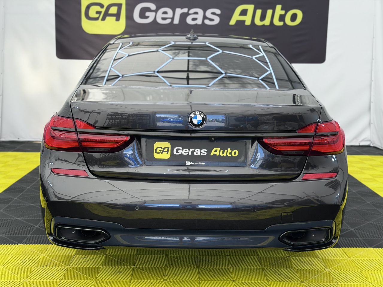BMW 740 | 4
