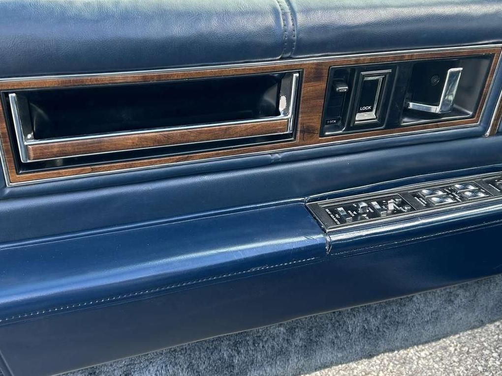 Cadillac DeVille | 18