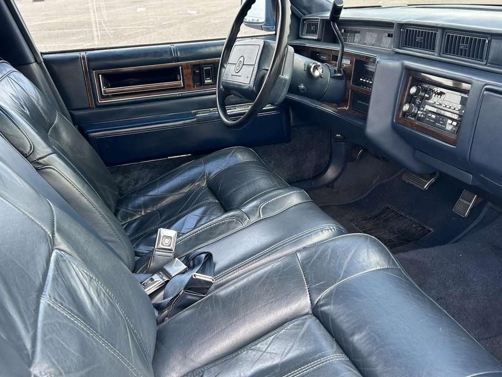 Cadillac DeVille | 16