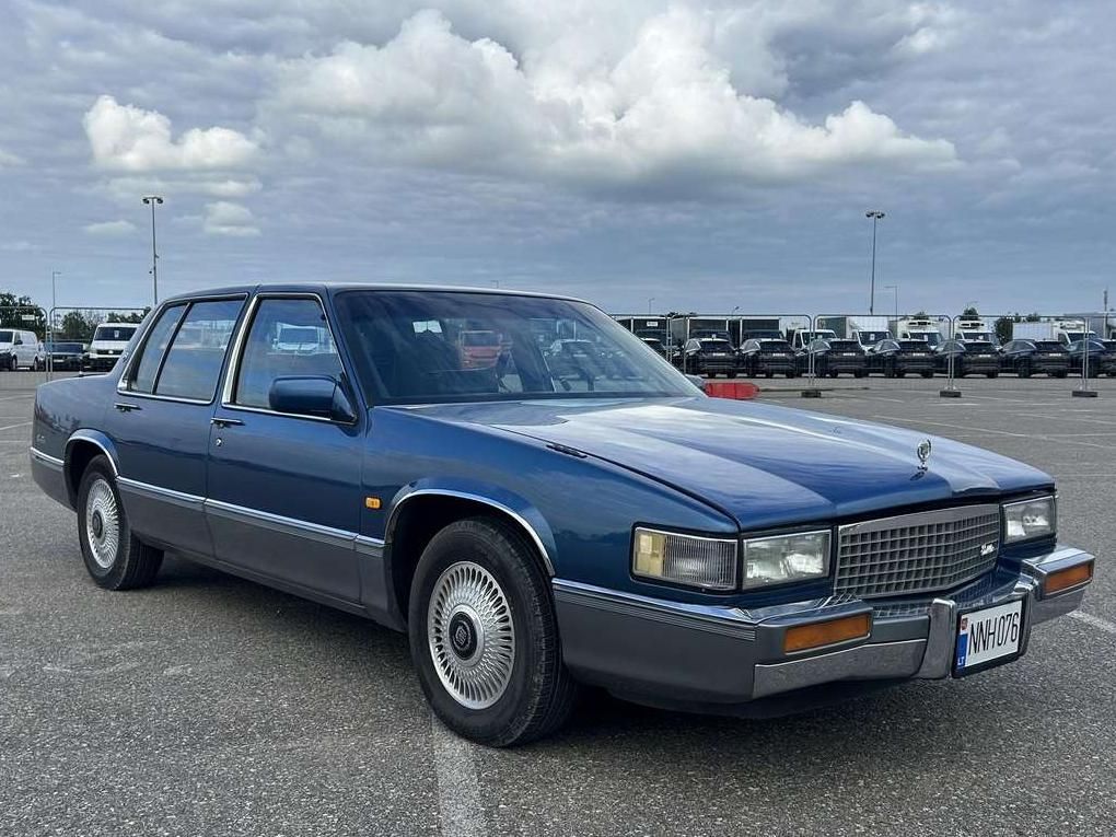 Cadillac DeVille | 1