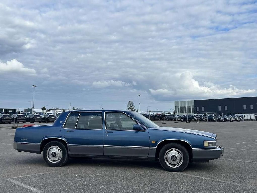Cadillac DeVille | 8
