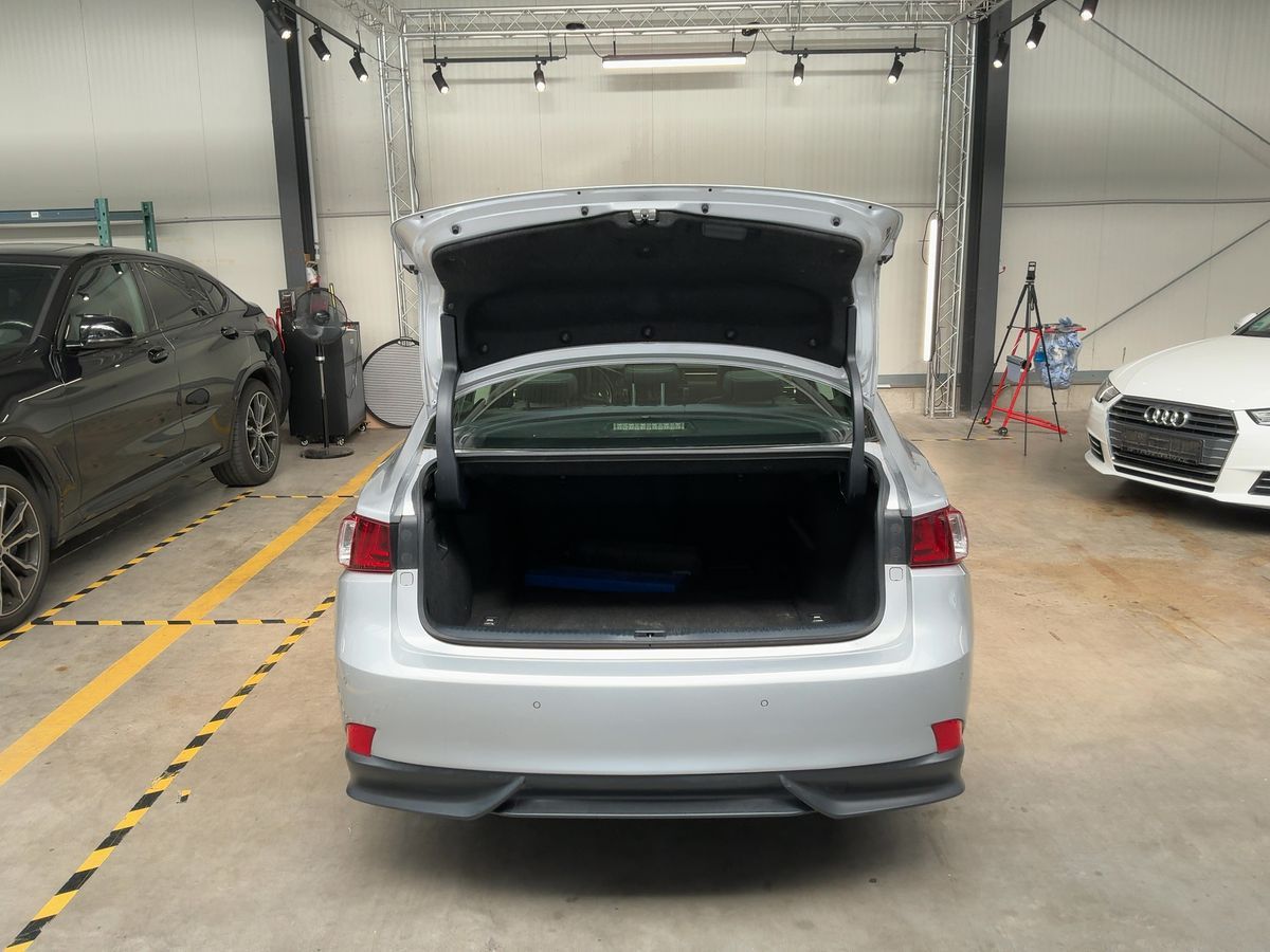 Lexus IS 300h | 6