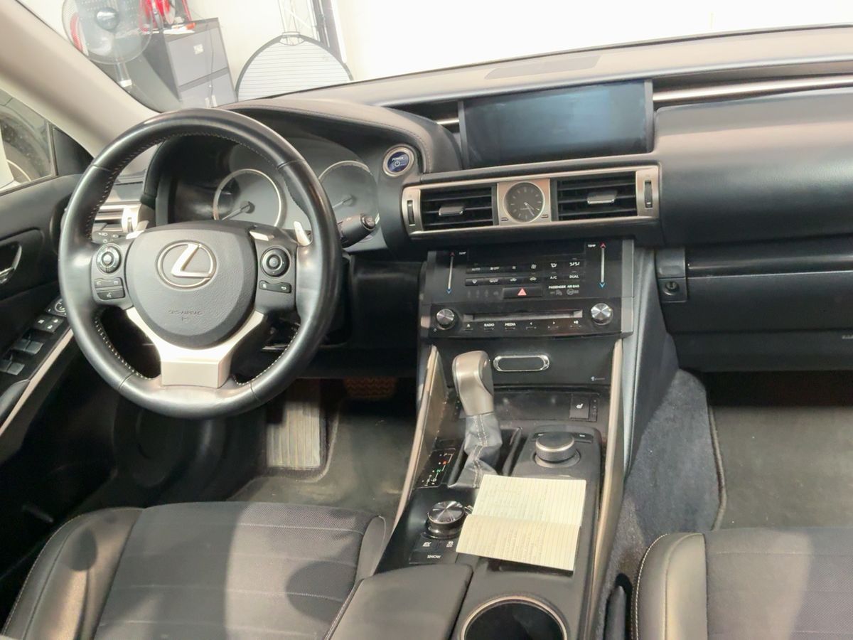 Lexus IS 300h | 9