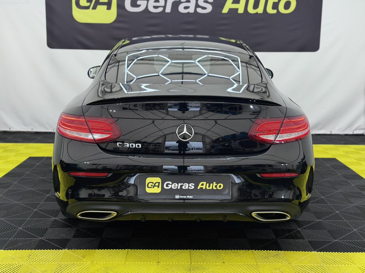 Mercedes-Benz C300 | 4