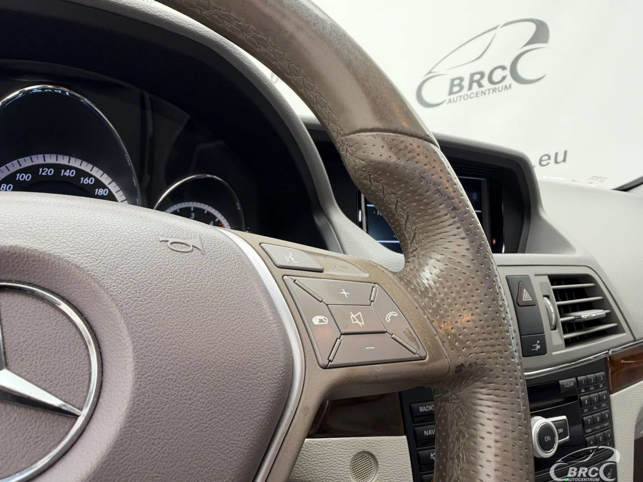 Mercedes-Benz E350 | 8
