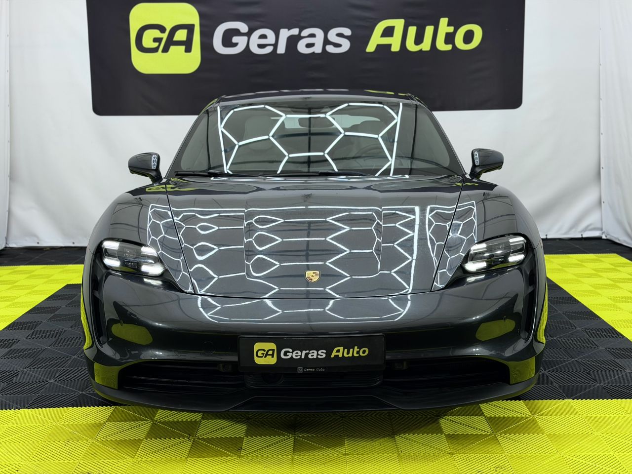 Porsche Taycan | 1