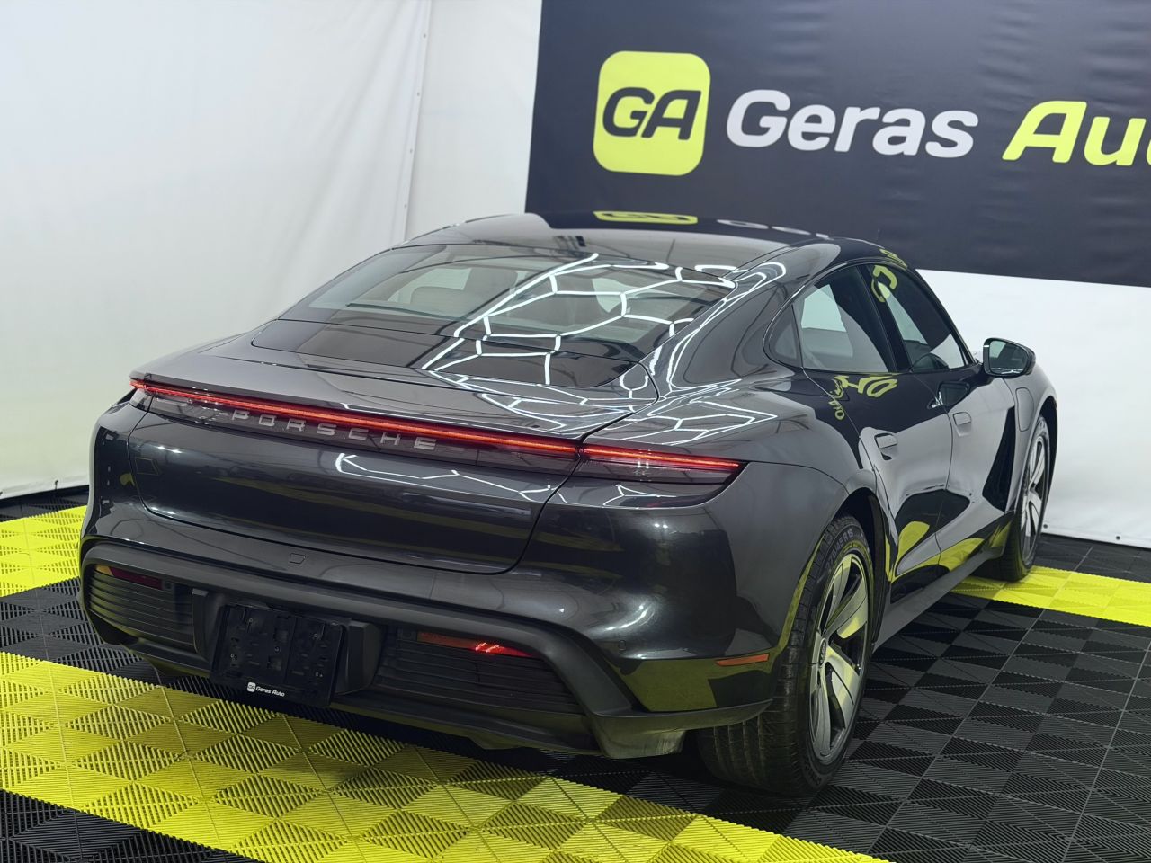 Porsche Taycan | 3