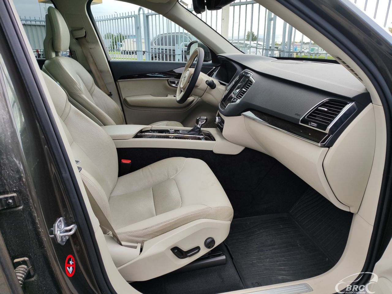 Volvo XC90 | 6