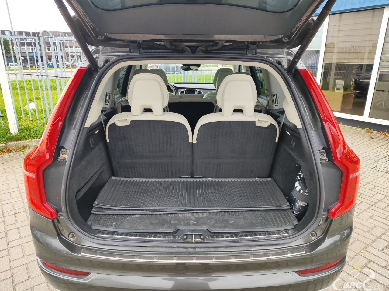 Volvo XC90 | 12