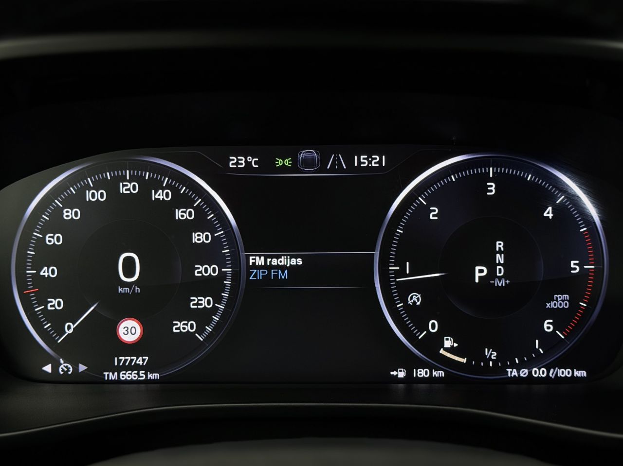 Volvo XC40 | 25