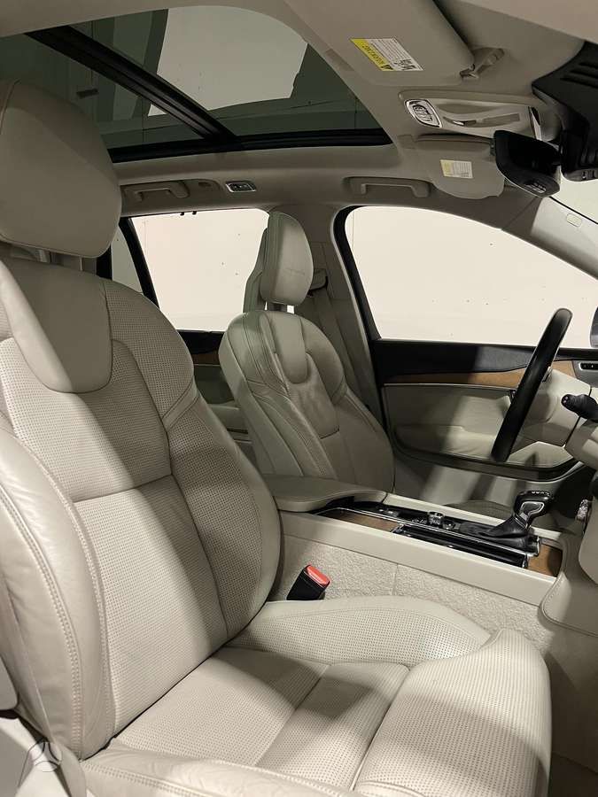 Volvo XC90 | 3