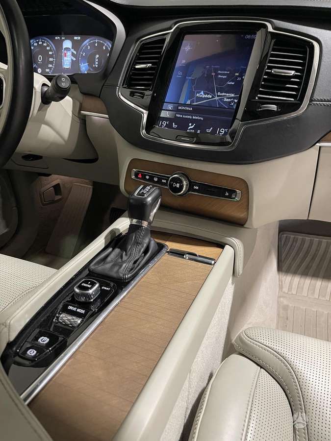 Volvo XC90 | 6