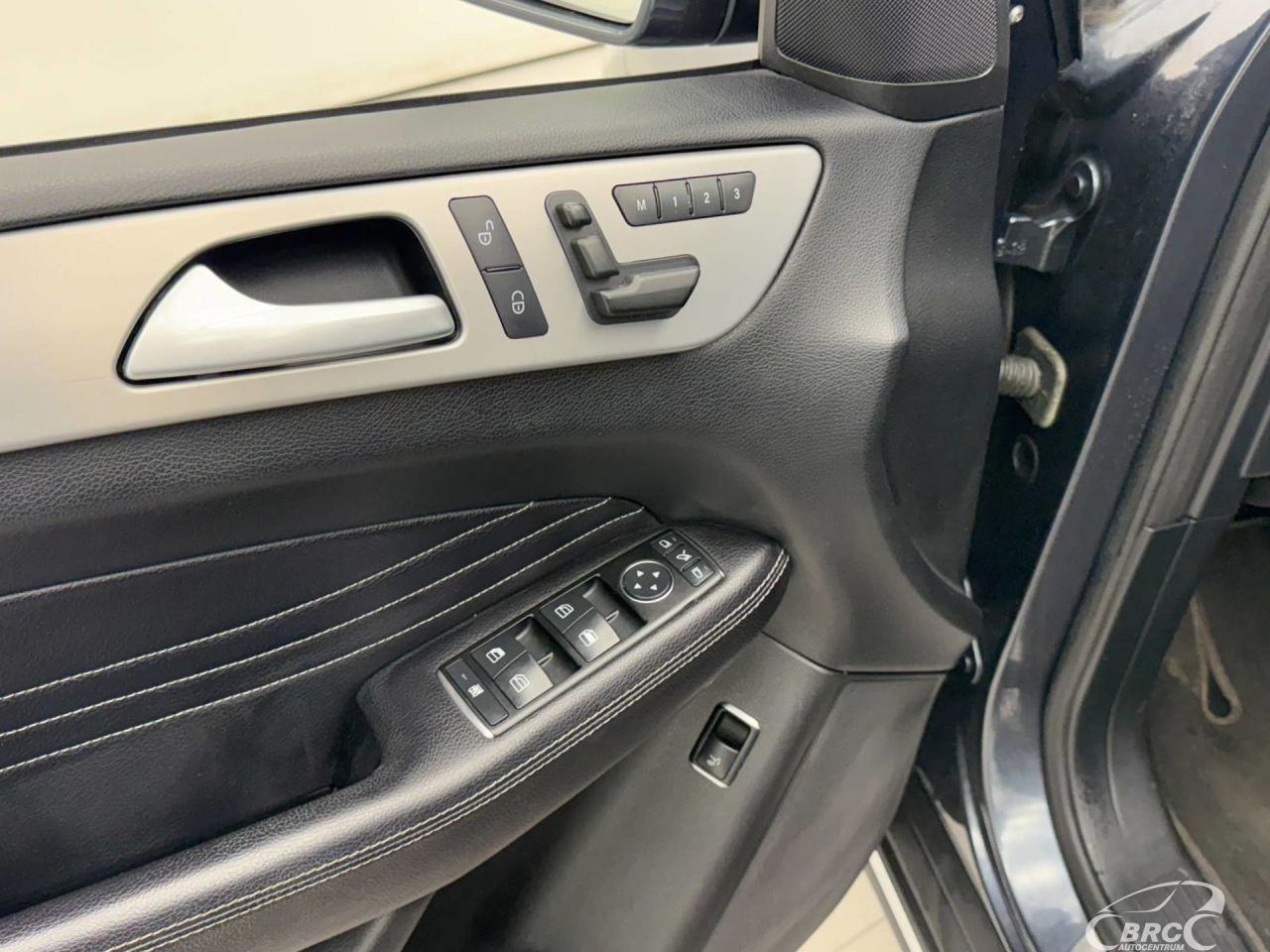 Mercedes-Benz ML350 | 11