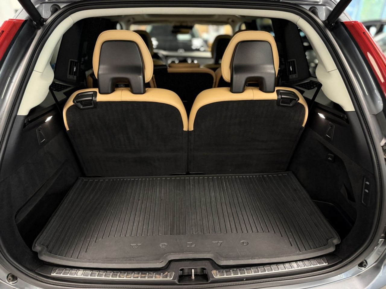 Volvo XC90 | 9
