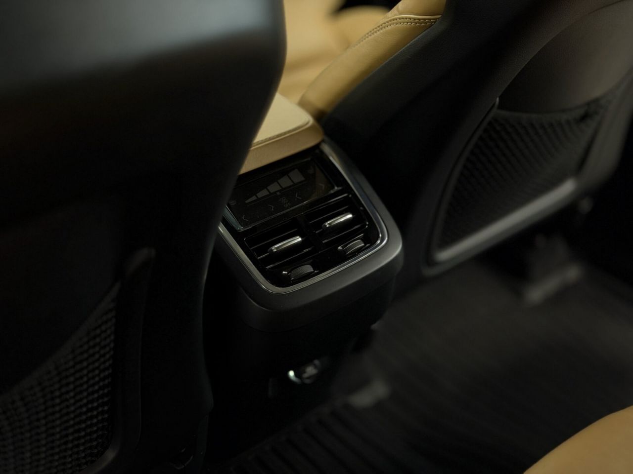 Volvo XC90 | 14
