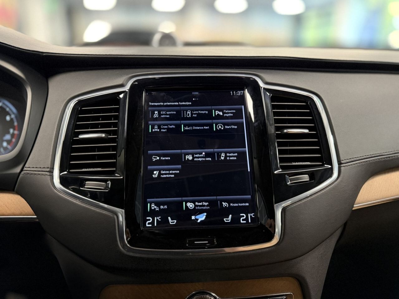 Volvo XC90 | 23