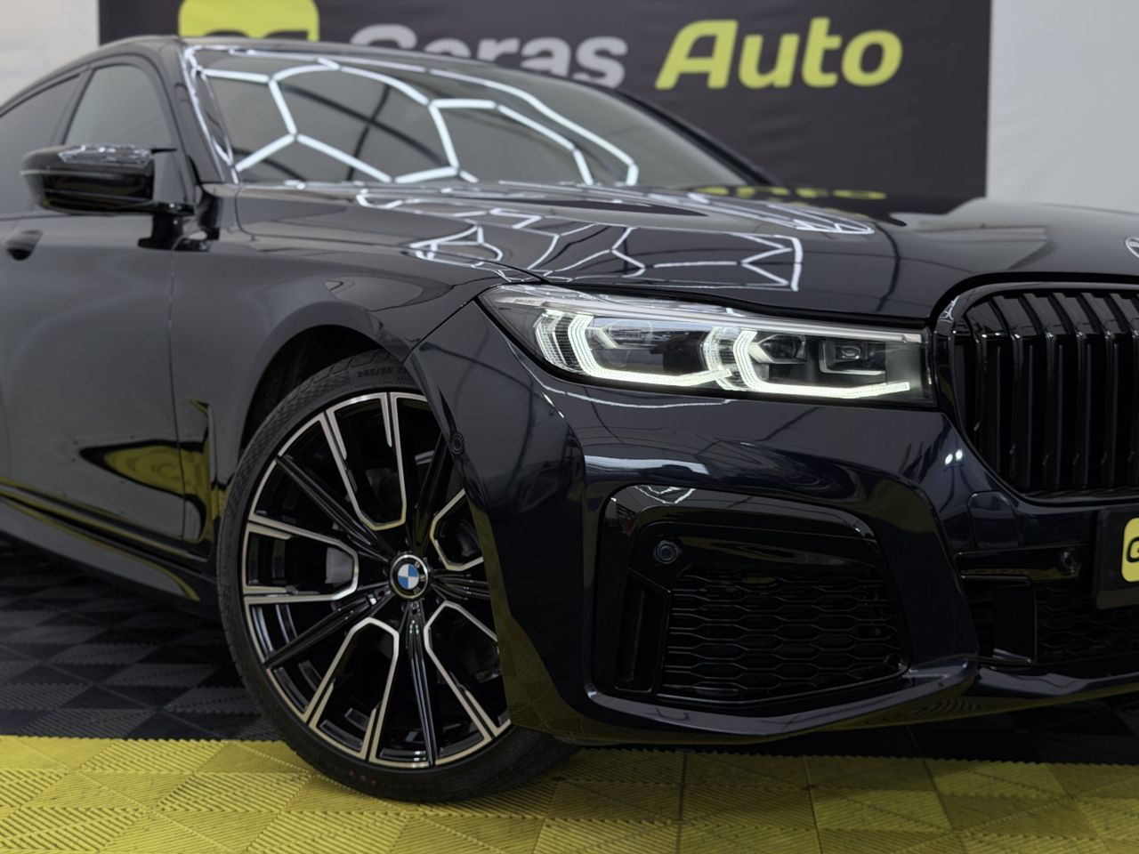 BMW 740 | 37