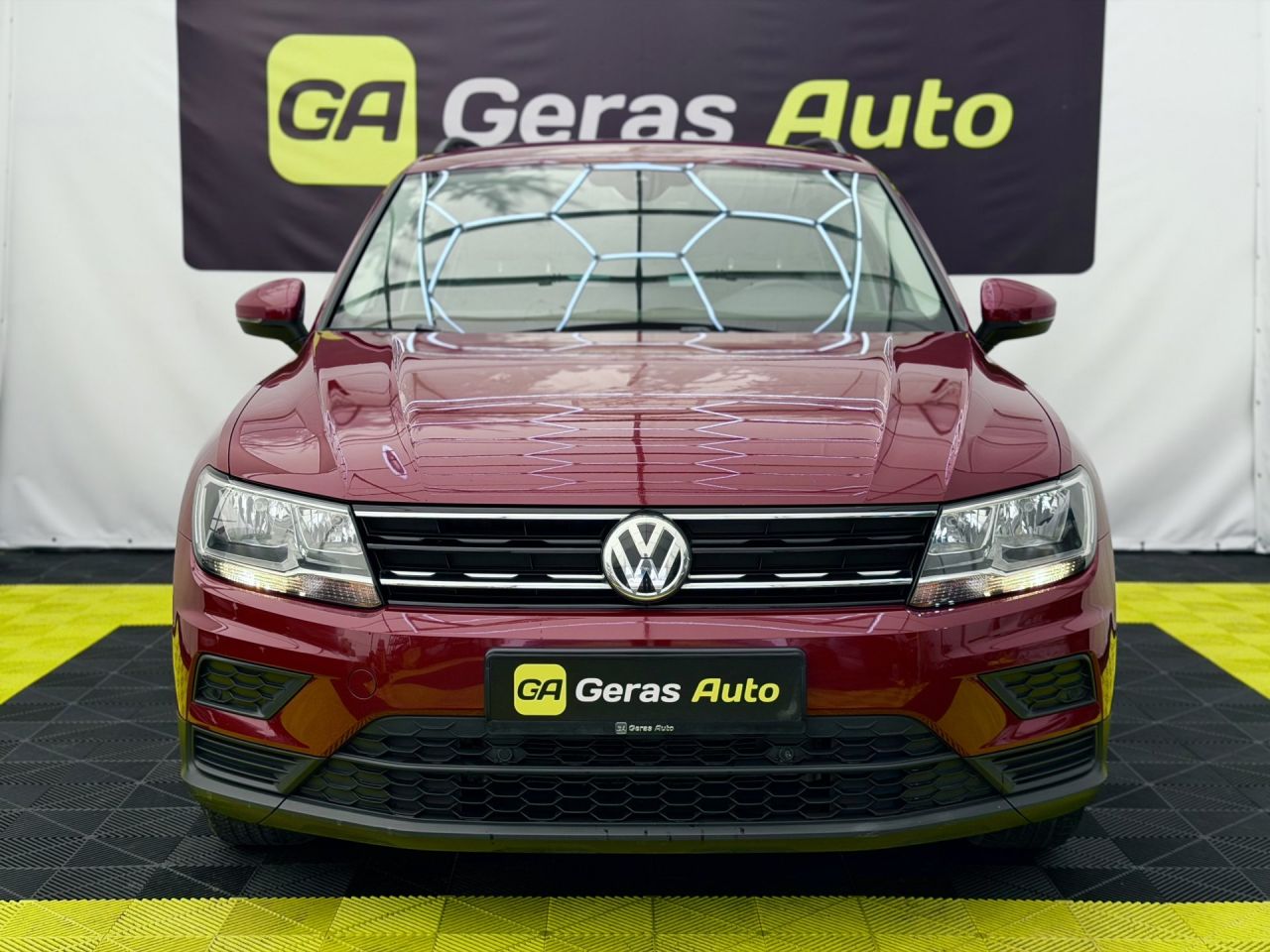 Volkswagen Tiguan | 1