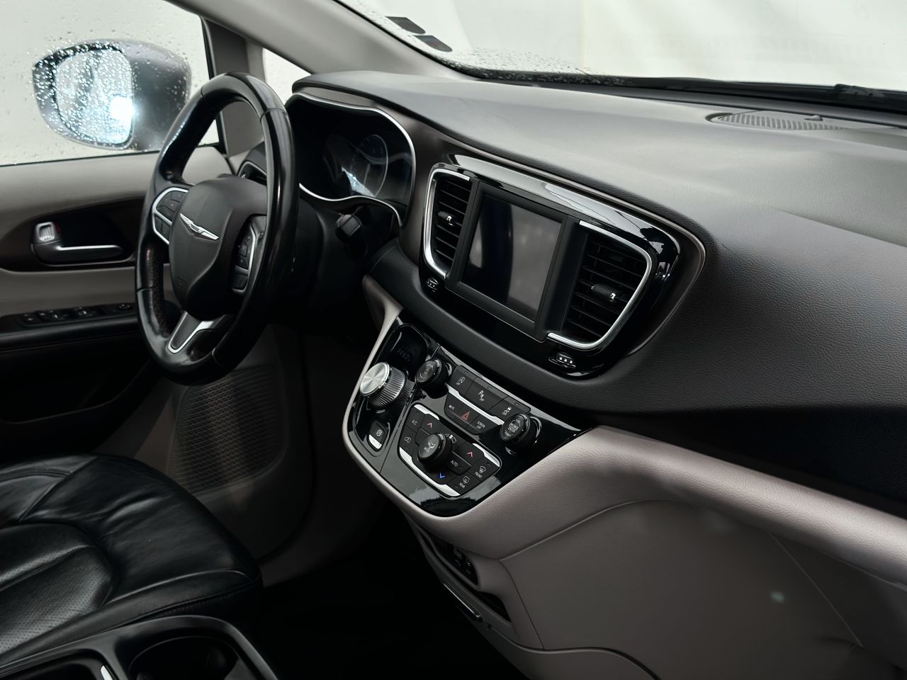 Chrysler Pacifica | 17