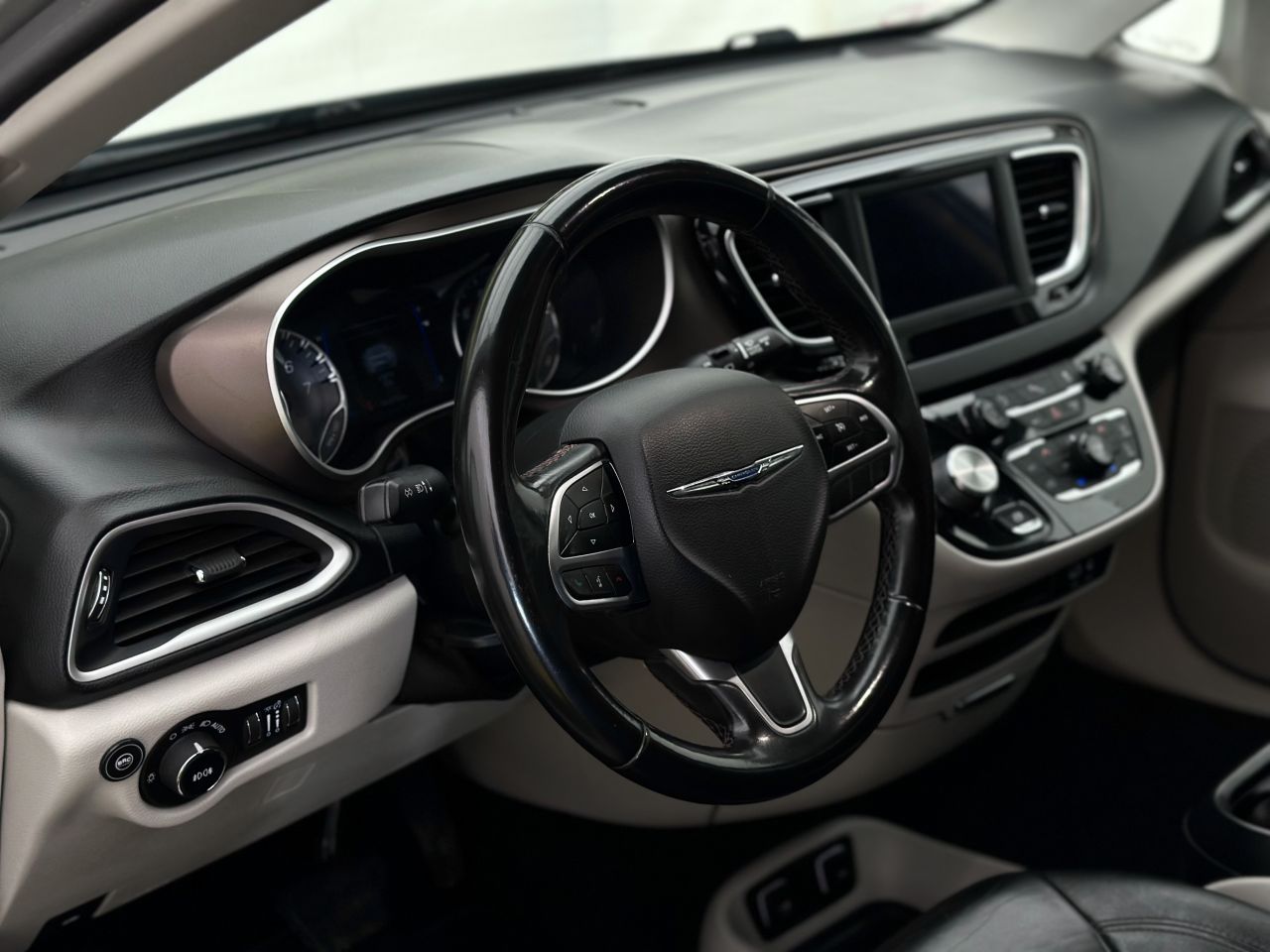 Chrysler Pacifica | 8