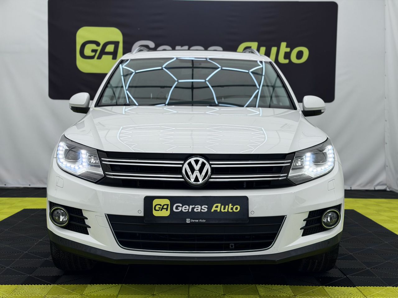 Volkswagen Tiguan | 1