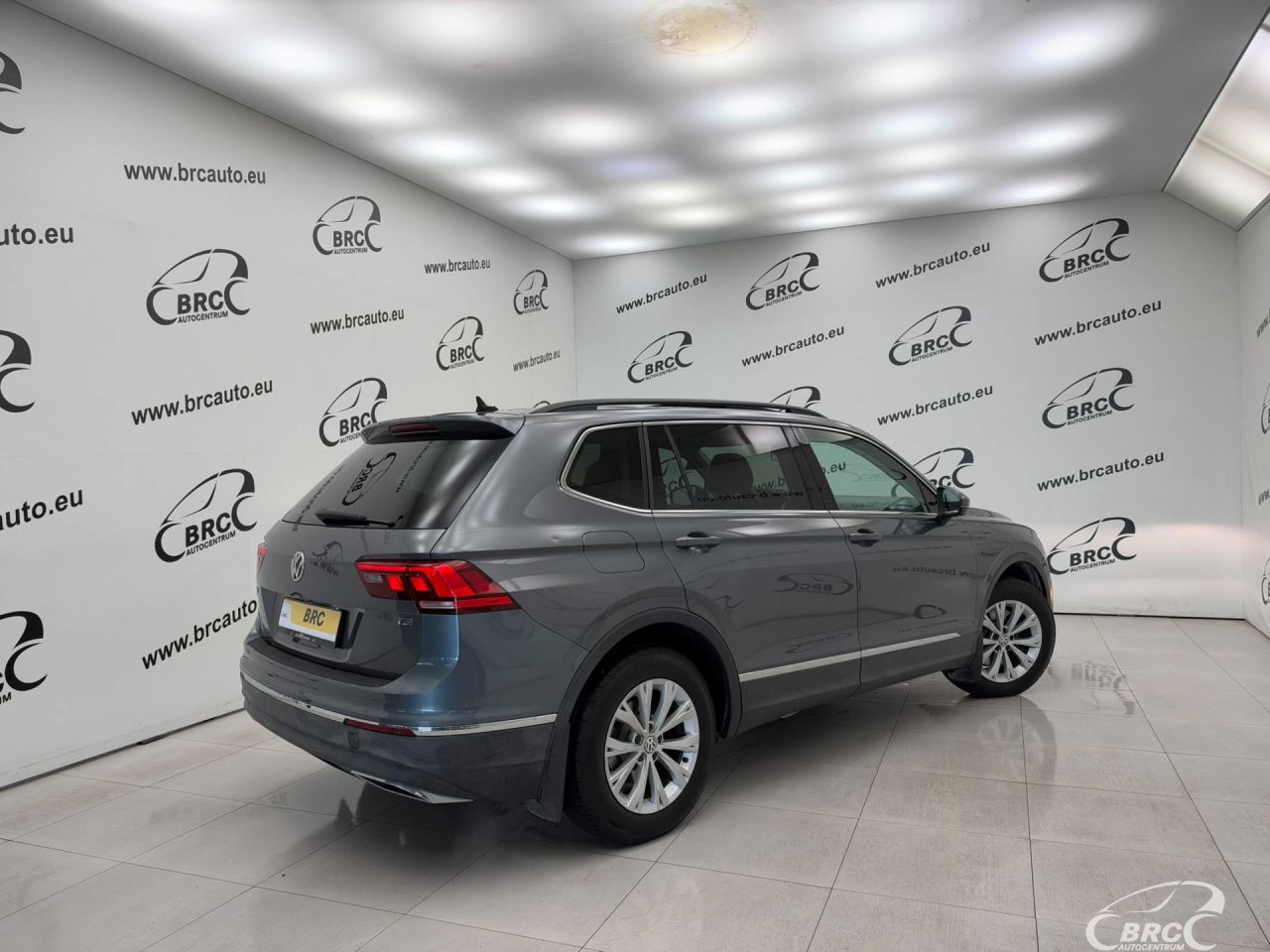 Volkswagen Tiguan | 1