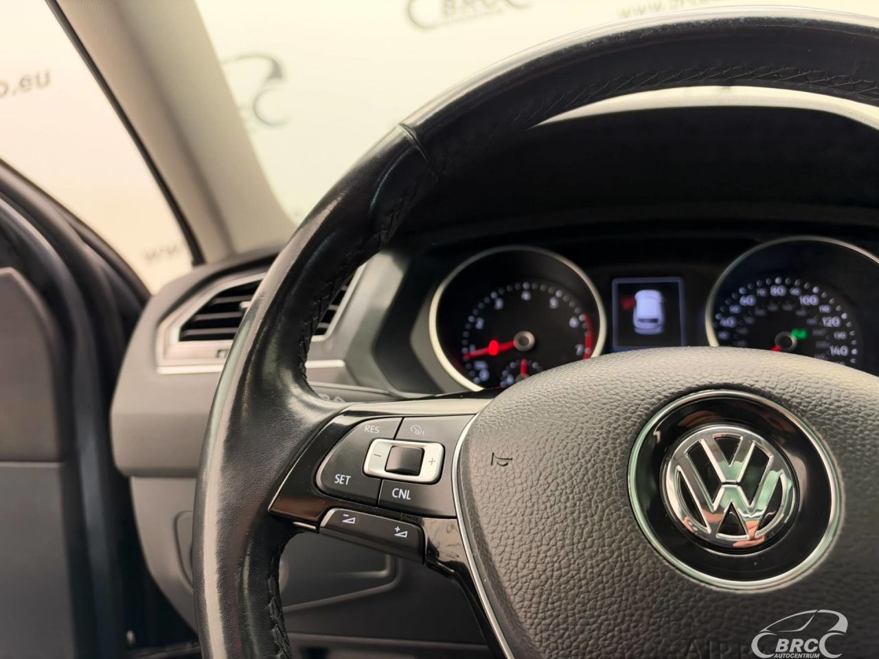 Volkswagen Tiguan | 12