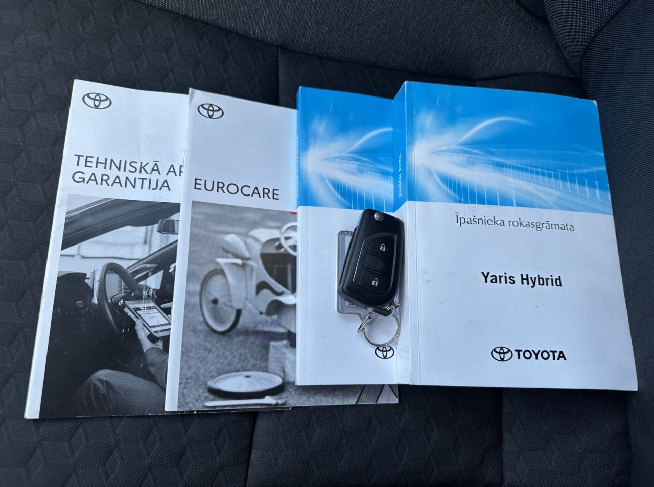 Toyota Yaris | 24
