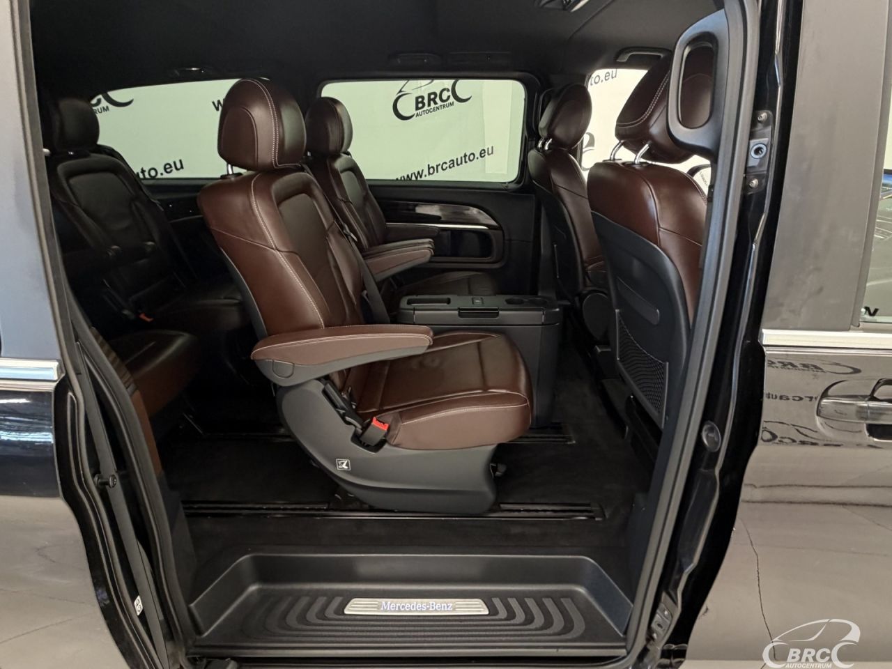 Mercedes-Benz V250 | 12