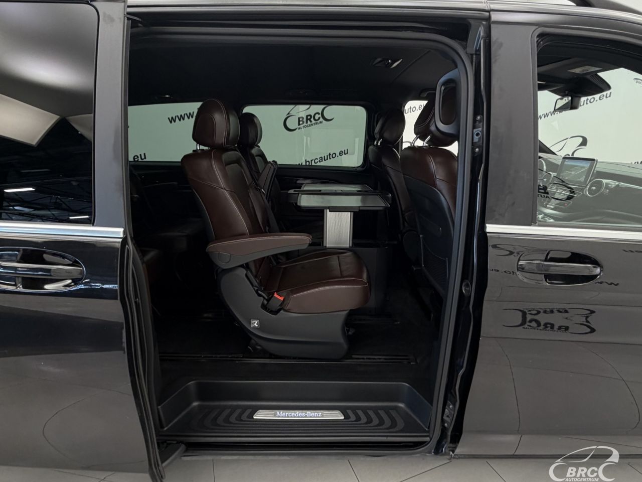 Mercedes-Benz V250 | 10