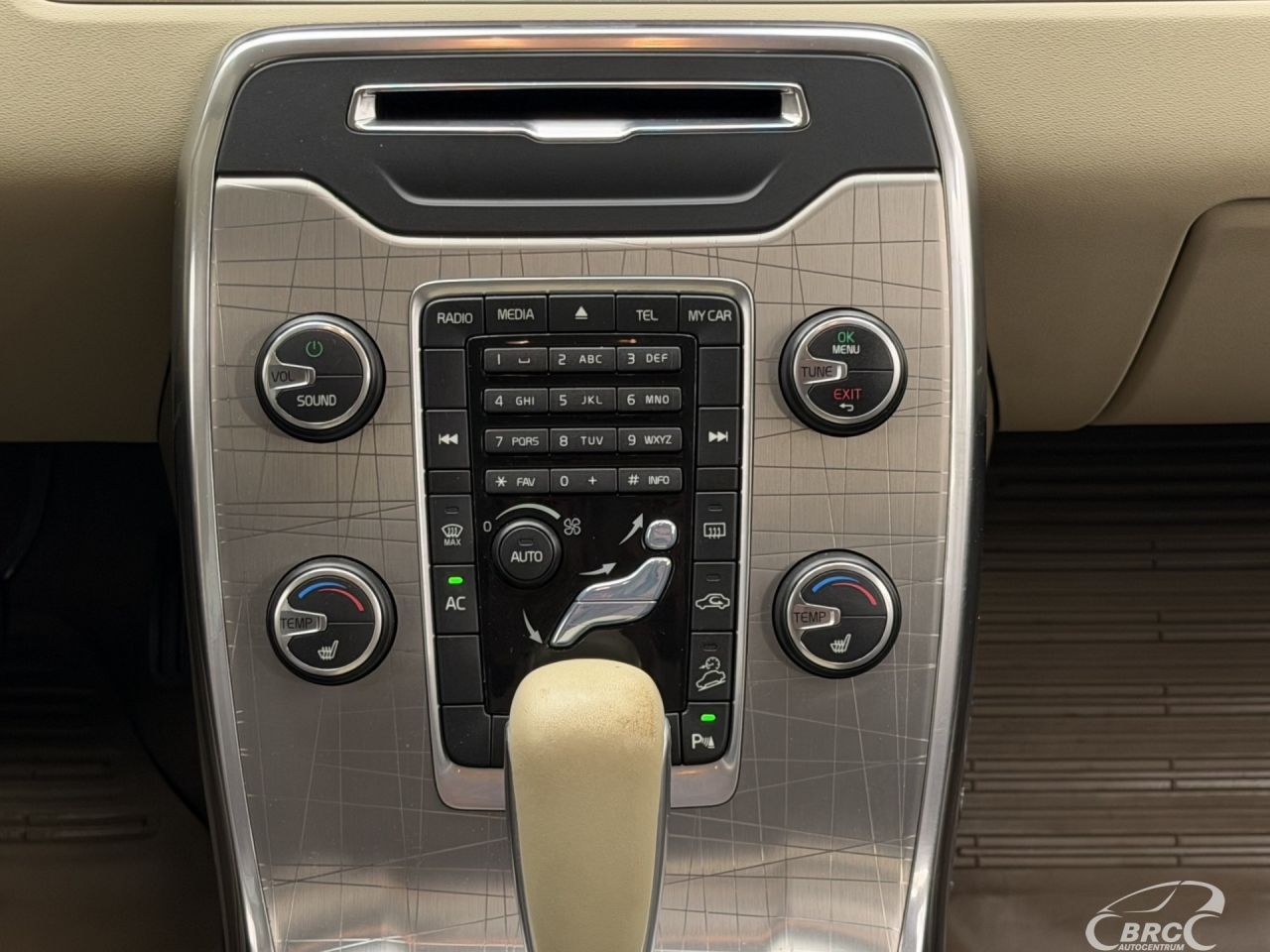 Volvo XC70 | 16