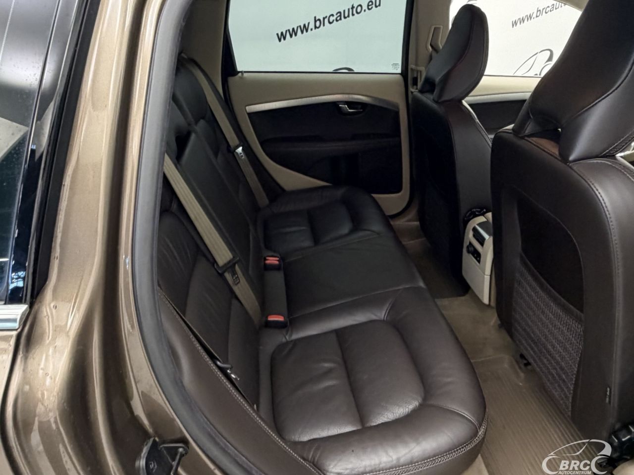 Volvo XC70 | 9