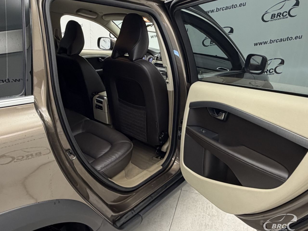 Volvo XC70 | 11