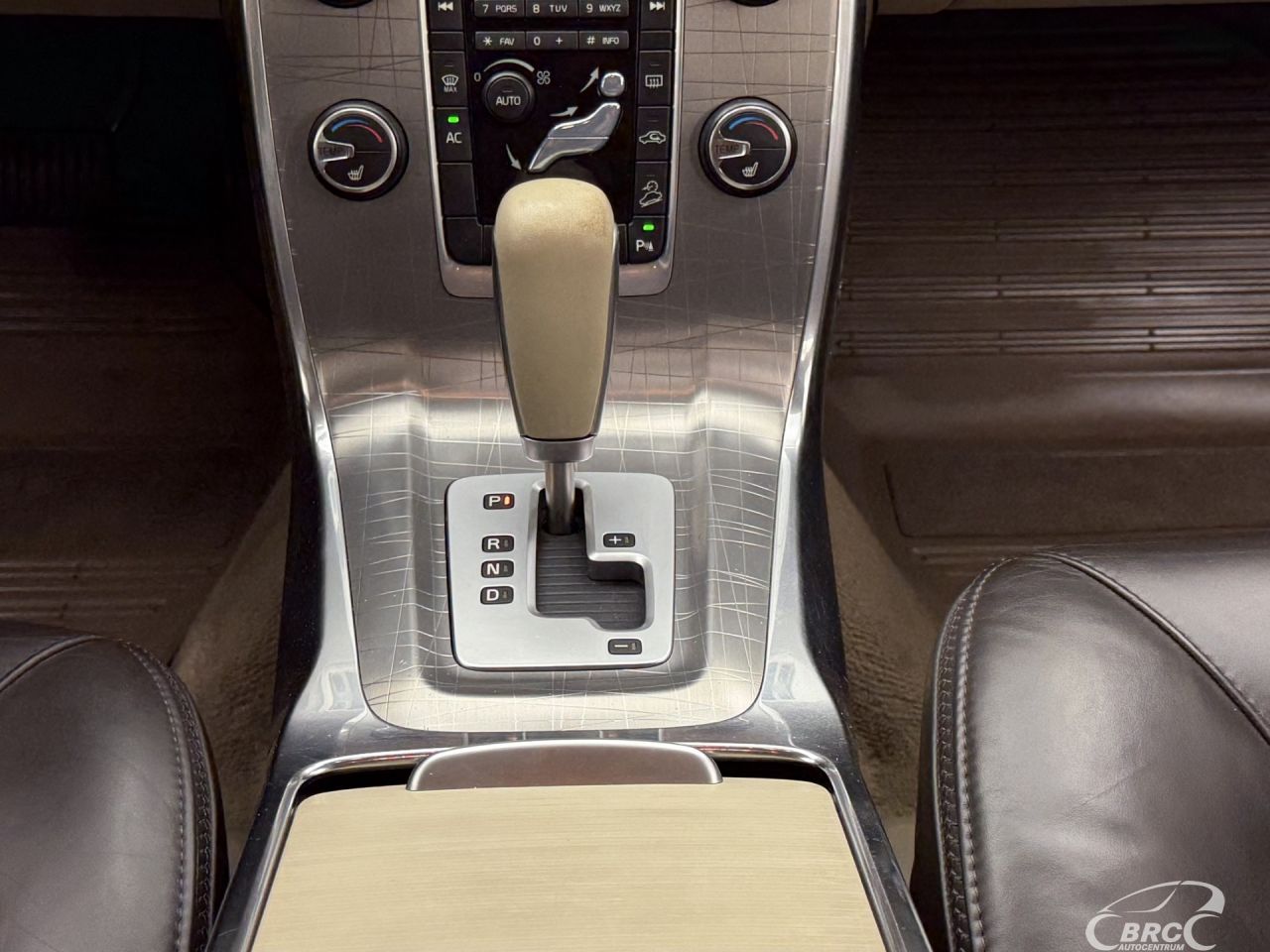 Volvo XC70 | 17