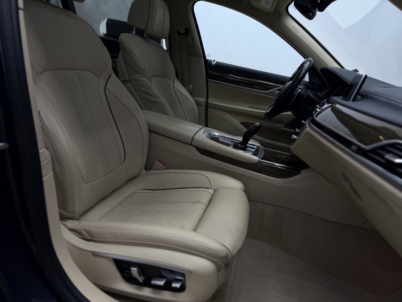BMW 740 | 12