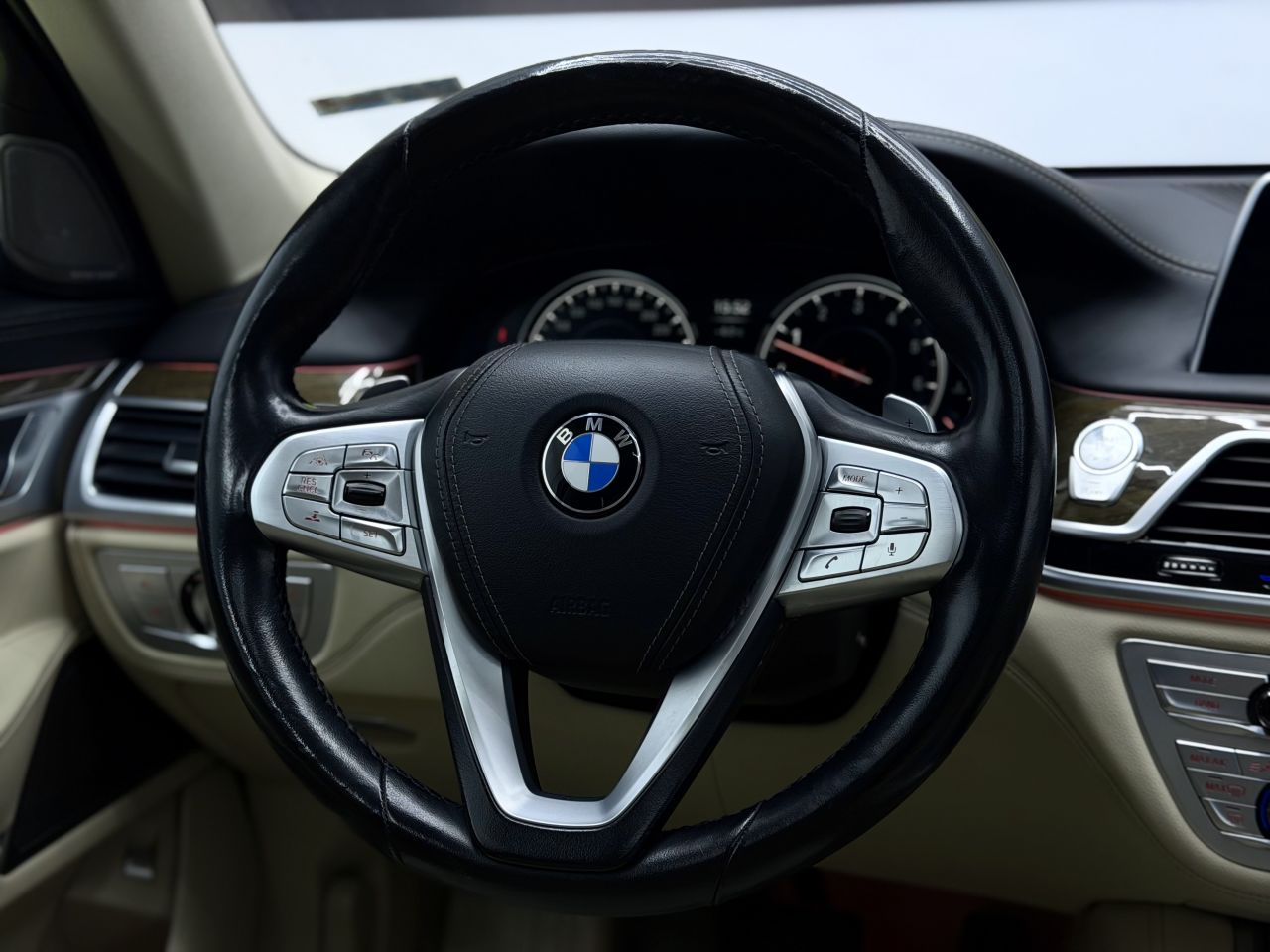 BMW 740 | 15