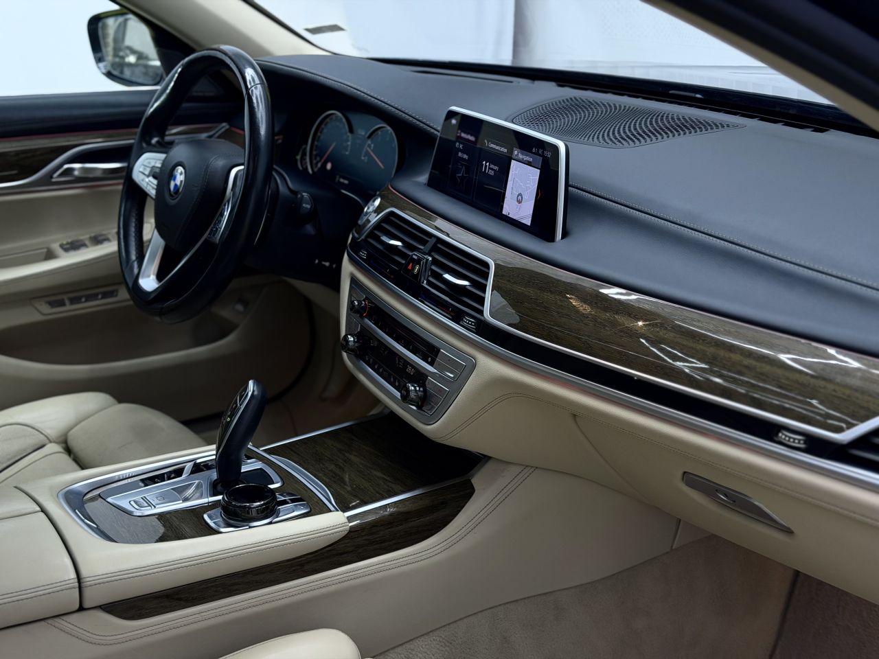 BMW 740 | 13