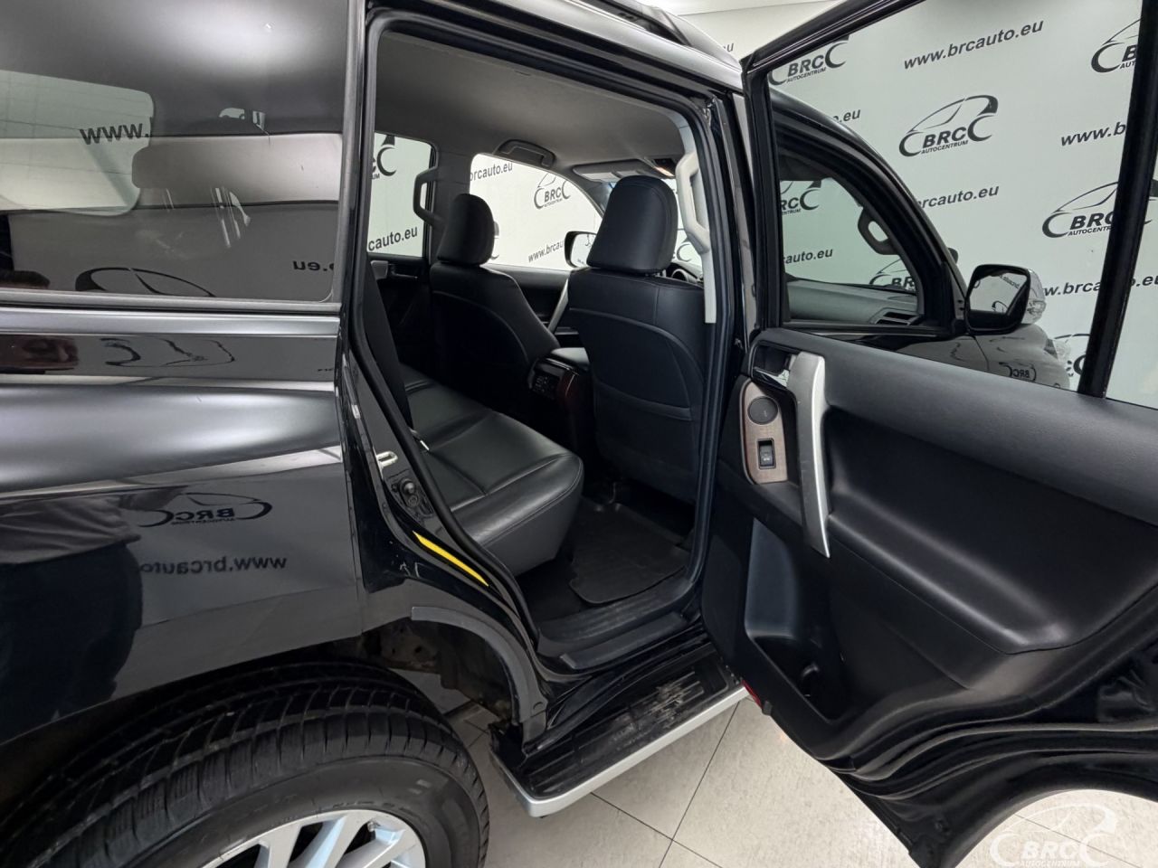 Toyota Land Cruiser | 12